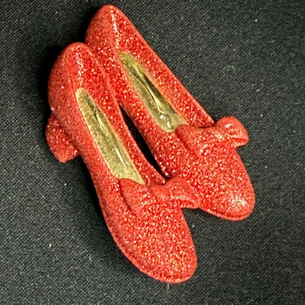 VTG Sparkly Red Ruby Slippers Brooch‎ Pin Jewelry Inspired by The Wizard of Oz